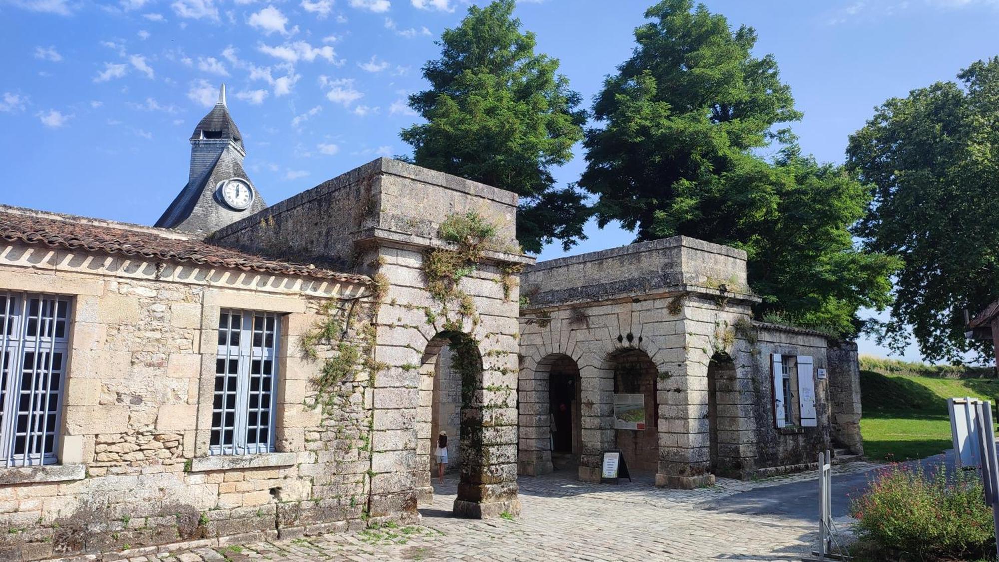 Maison Charmeilles - La Suite Pomerol Fronsac  Exterior foto